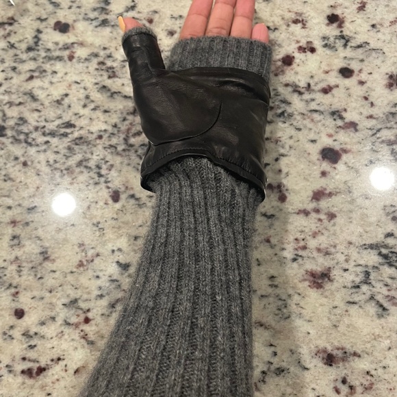 NWT! CAROLINA AMATO Gray Cashmere Wool Black Leather Fingerless Gloves - Picture 6 of 9